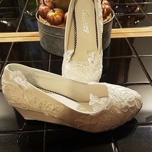 NWT lace white heels